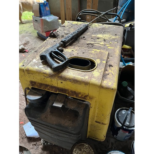 165 - Karcher HDS 550 Power sprayer in need of repair on wheels.