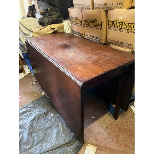 231 - Mahogany drop leaf dining table