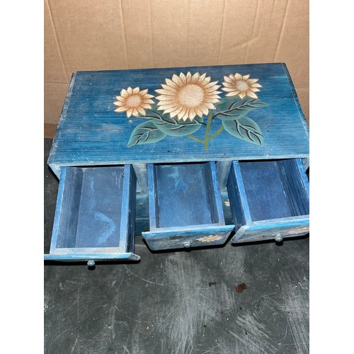 250 - Pretty little painted jewellery box,