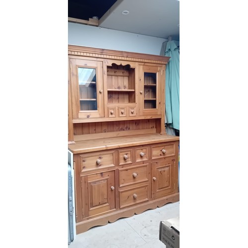 251 - Good quality pine Welsh dresser. Measurements as pictured