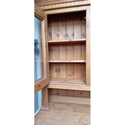 251 - Good quality pine Welsh dresser. Measurements as pictured