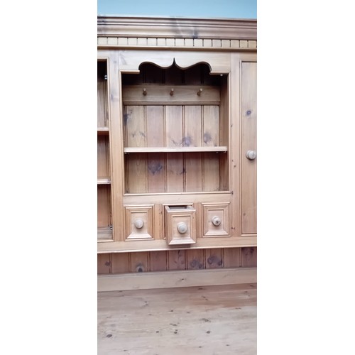 251 - Good quality pine Welsh dresser. Measurements as pictured