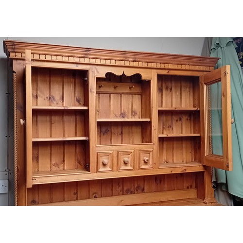 251 - Good quality pine Welsh dresser. Measurements as pictured