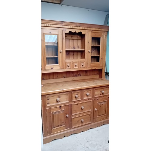 251 - Good quality pine Welsh dresser. Measurements as pictured