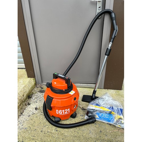 260 - Vax 6121 multifunction vacuum cleaner with all attachments and spare bags