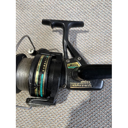 305 - Diawa fixed spool J4000X graphite front drag system reel.