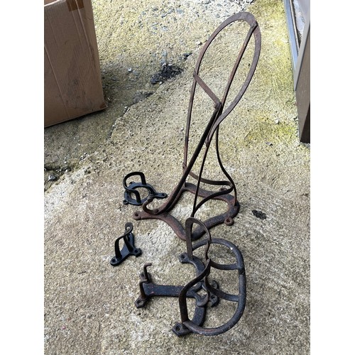 341 - Quantity of horse saddle and bridle brackets