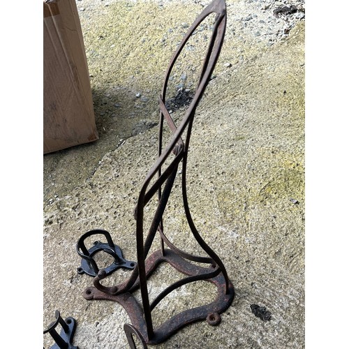 341 - Quantity of horse saddle and bridle brackets