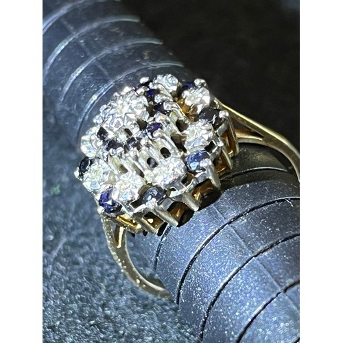 376 - A sparkling Vintage 9ct Gold Sapphire & Diamond Cluster Ring which sits beautifully and looks fabulo... 