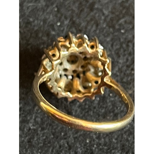 376 - A sparkling Vintage 9ct Gold Sapphire & Diamond Cluster Ring which sits beautifully and looks fabulo... 