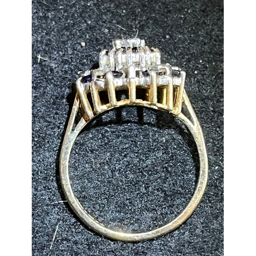 376 - A sparkling Vintage 9ct Gold Sapphire & Diamond Cluster Ring which sits beautifully and looks fabulo... 