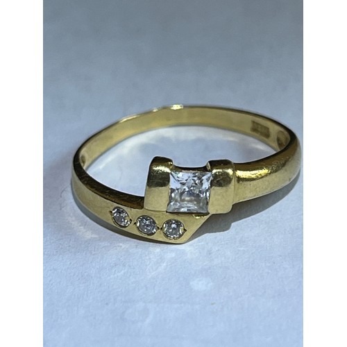 378 - A sparkling Vintage 14ct Gold Diamond Engagement Ring