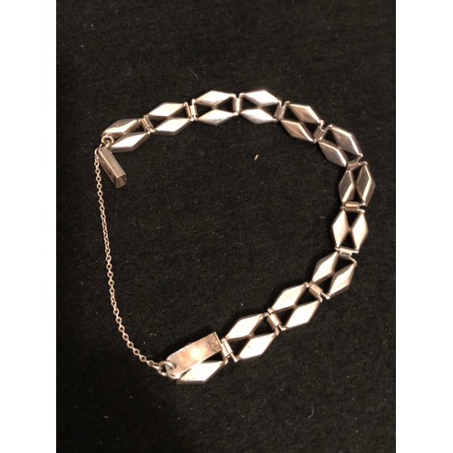 400 - Pretty Silver & Mother of Pearl bracelet