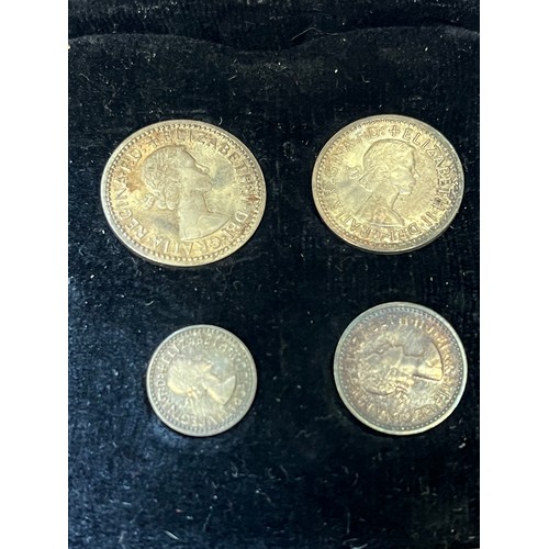 412 - 1961. uncirculated. Boxed set of Maunday money
Issued in 1961, these coins feature Mary Gillick’s yo... 