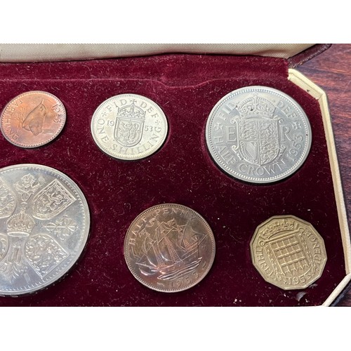 428 - 1953, boxed coronation, coin, set uncirculated,