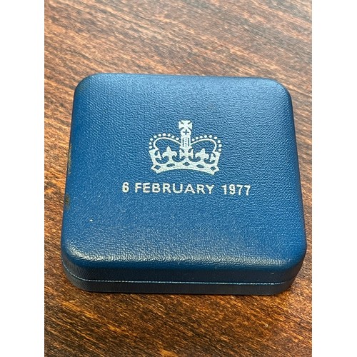 431 - Solid silver, Jubilee, crown box with certificate