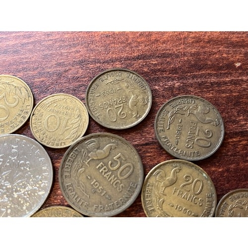 446 - 17 mixed French coins, 1960s and 70s