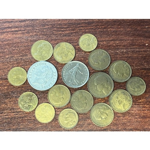 446 - 17 mixed French coins, 1960s and 70s