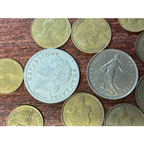 446 - 17 mixed French coins, 1960s and 70s