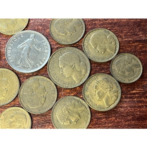 446 - 17 mixed French coins, 1960s and 70s