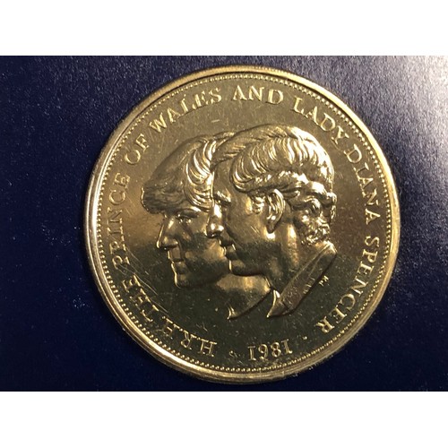 461 - Cupro-nickel uncirculated crown commemorating the marriage of princess Diana and Prince Charles 1981... 