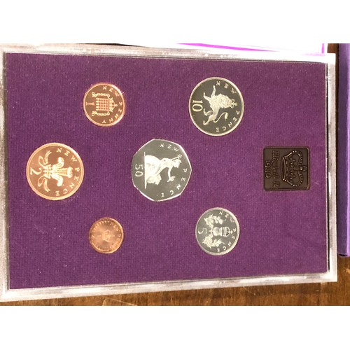 464 - Coinage of Great Britain and Northern Ireland 1980 Uncirculated and plastic case and cover