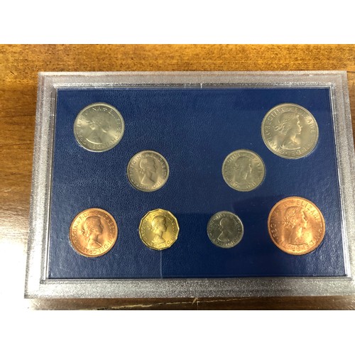 465 - ERII Coinage of Great Britain and 1965 Uncirculated in plastic case