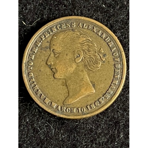 498 - Commemorative coin celebrating the marriage of Albert Edward Prince of Wales, born November 9, 1841,... 