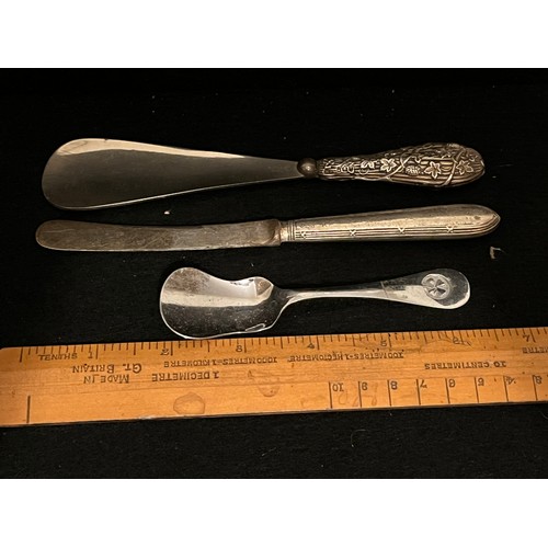 532 - Silver handled butter knife and ornate silver handled shoe horn along with a  Venetian silver condim... 