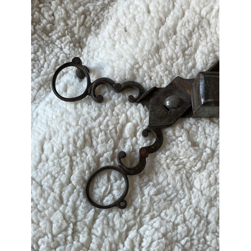 567 - Old Wick trimming scissors.