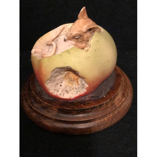 580 - Rare No. CA14R Country Artists Mouse sleeping in an apple