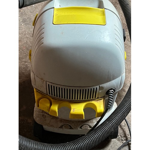 715 - Karcher 2601 plus vacuum cleaner.
