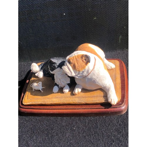 146 - Simpson resin dog figurine c.1989