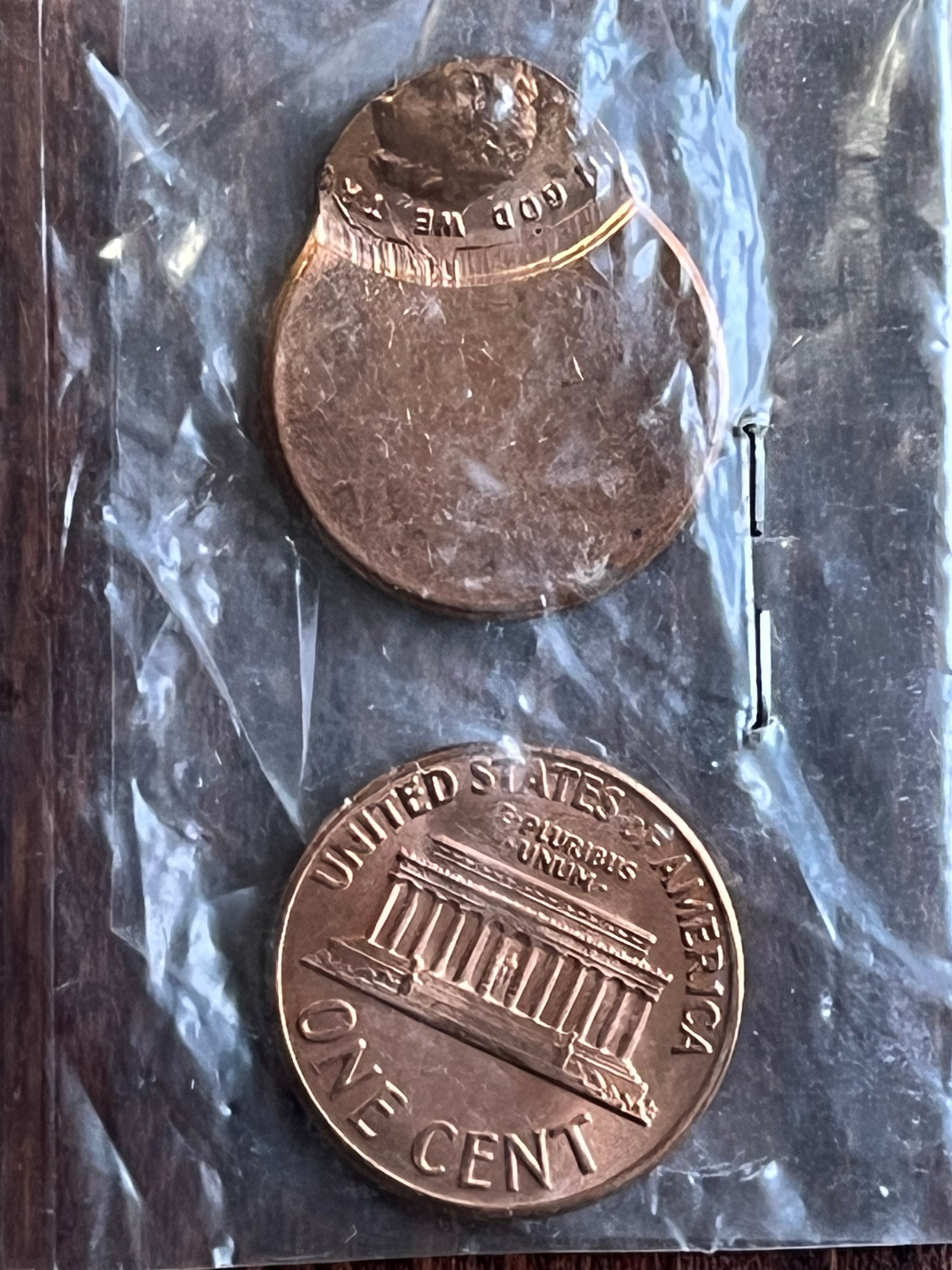 Miss strike USA 1 cent 1970 along with a typical example. Uncirculated ...