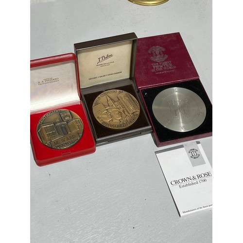 337 - 2 medalions and a pewter coaster