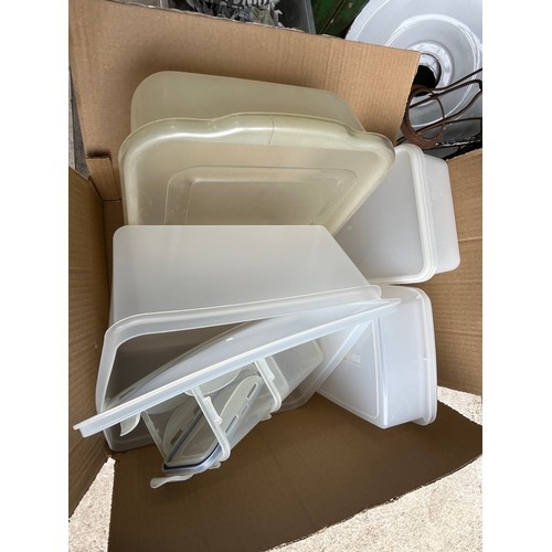 364 - Collection of Tuperware style plastic storage containers