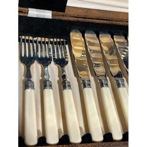 366 - Fish knives, forks and serving tools. Boxed in stain resistant Nickel