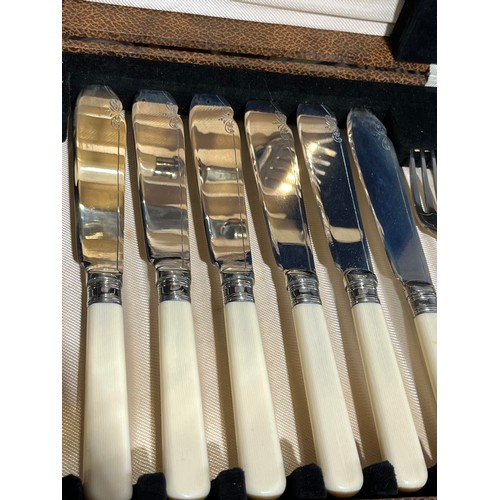 366 - Fish knives, forks and serving tools. Boxed in stain resistant Nickel