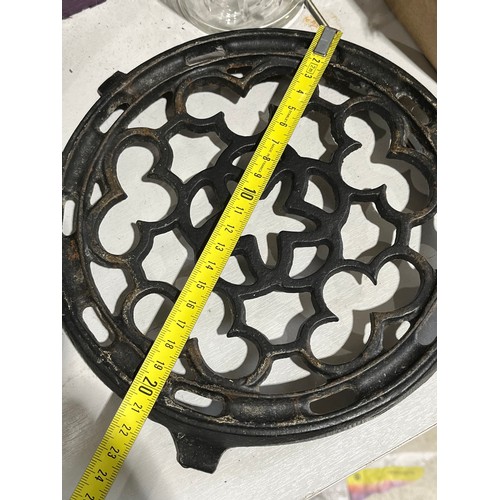 367 - Cast iron trivet