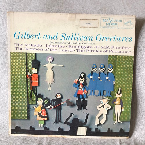 21 - Gilbert and Sullivan overtures. Conducted by Alan Ward.  Victor RCA. LM-2302 red seal.