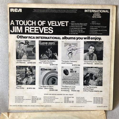 75 - Jim Reeves. A touch of velvet. RCA International Camden stereo INTS 1089