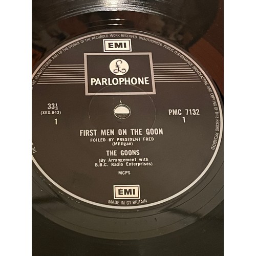 174 - The goon show. first men on the moon. EMI Parlophone PMC 7132,