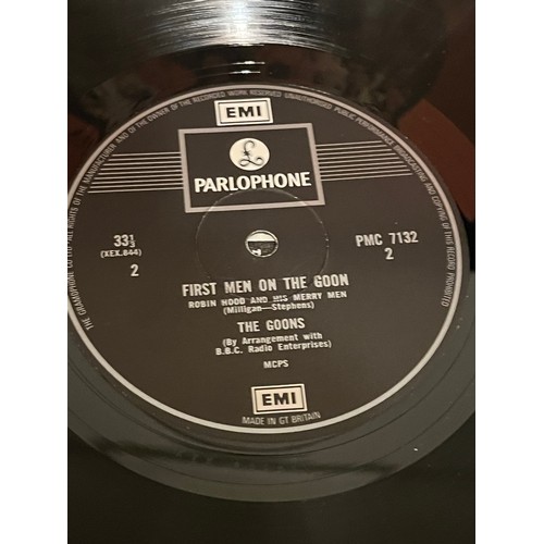 174 - The goon show. first men on the moon. EMI Parlophone PMC 7132,