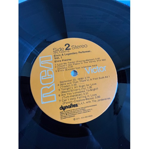 413 - Elvis. Vol 1. A Legendary Performer. RCA CPL-0341