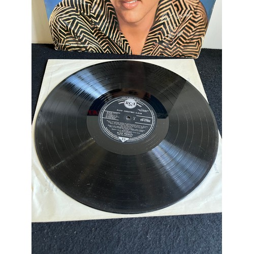 417 - Elvis' Christmas Album. RCA. RD-27052