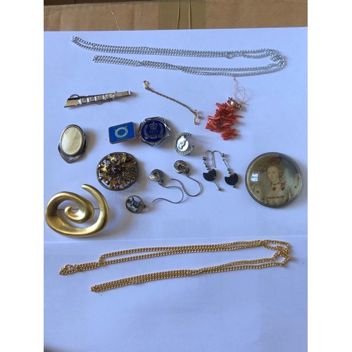 64 - Small collection of miscellaneous jewellery to include chains paperweight badges and earrings