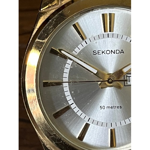82 - Gents Sekonda Day Date watch with Metal strap 1980's in gold plated finish. Water resistant to 50 me... 