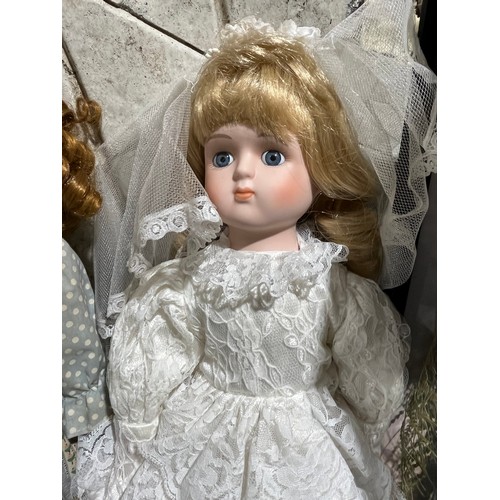 101 - Porcelain collectors dolls