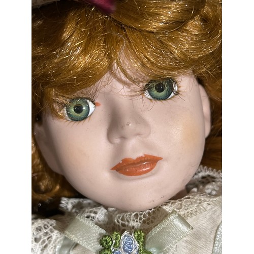 101 - Porcelain collectors dolls