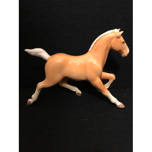120 - Rare short mane Sylac prancing palomino horse. Old stamp